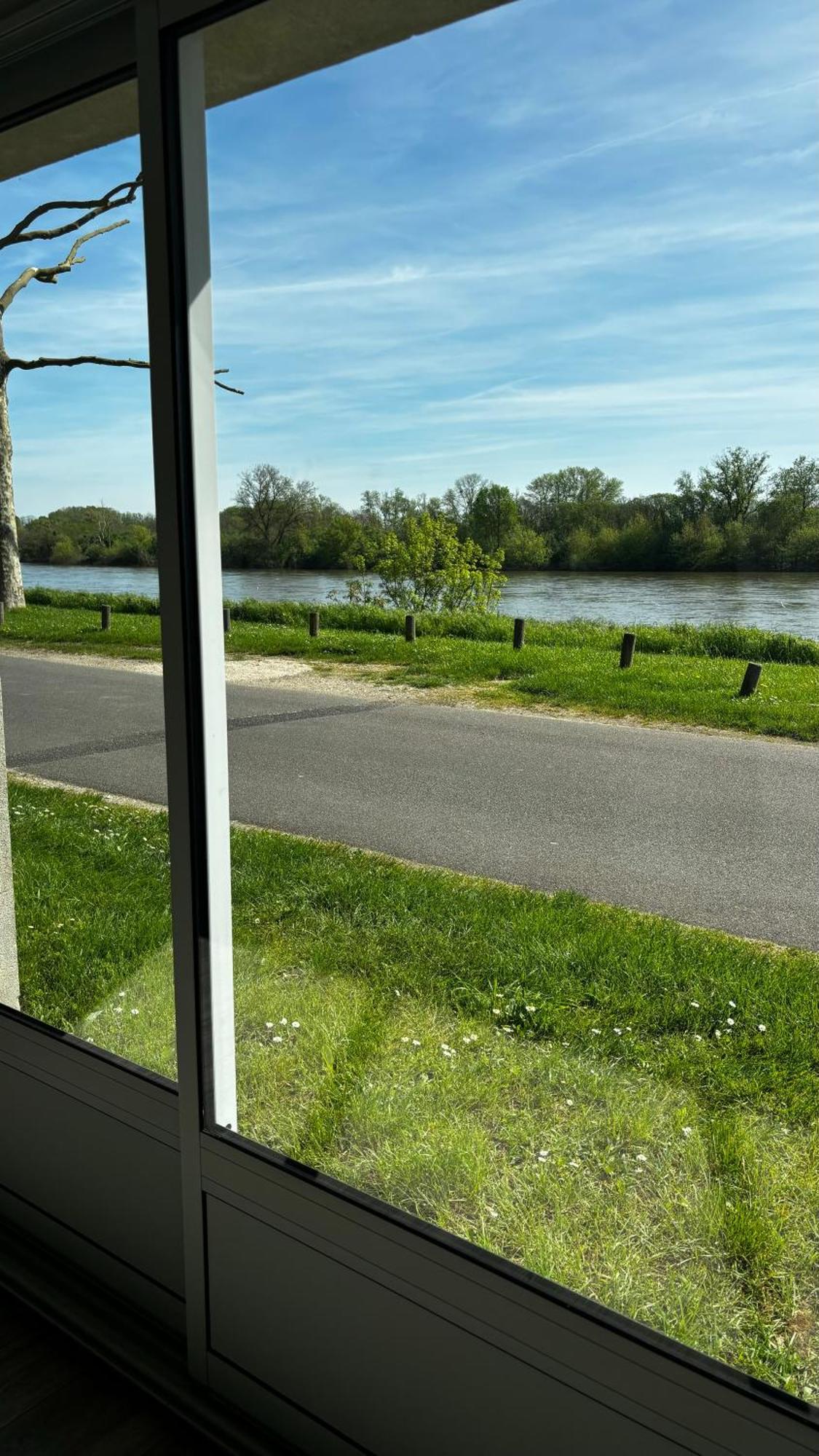 Studio Vue Sur Loire بوجُنسي المظهر الخارجي الصورة